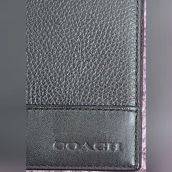 Coach Black Pebbled Leather Compact Bifold Wallet W ID Window - Picture 2 of 6